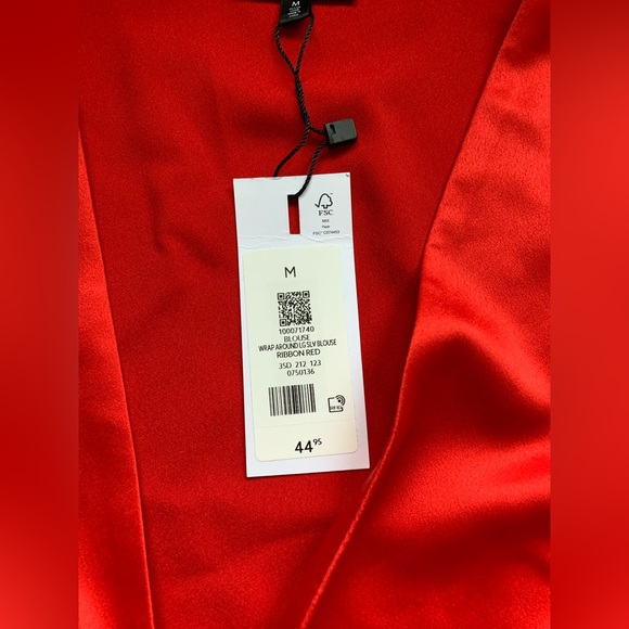 Red short blouse - Picture 3 of 3